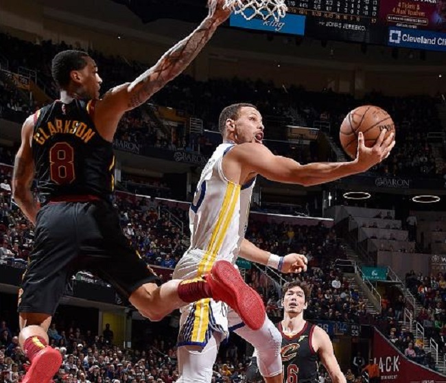 蒂亚戈离开巴萨，记者：蒂亚戈因税务问题需返回利物浦