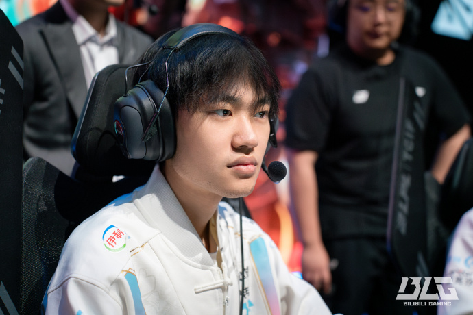 [天下足球]豪门恩怨：欧冠决赛场上的马德里德比.