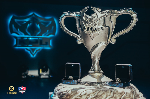 德天空：霍芬海姆中场比绍夫将在今年夏窗自由转会至拜仁