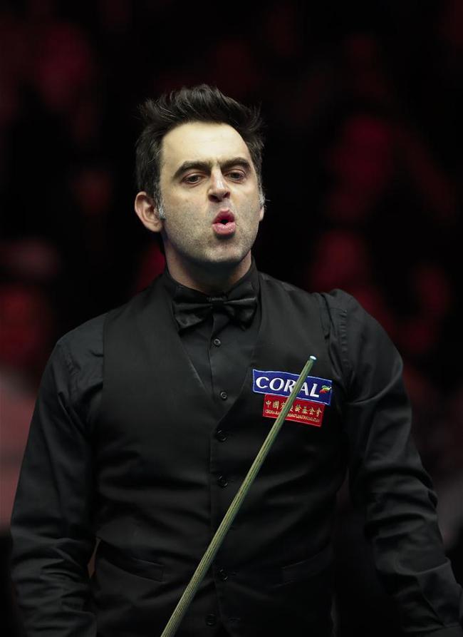 与队友们形 与队友们形