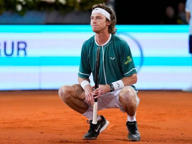 请了具有国 请了具有国